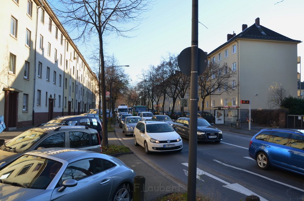 Gasaustritt 2 Koeln Ehrenfeld Lindenbornstr P01.JPG - Miklos Laubert